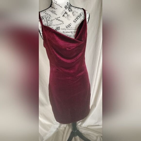 NWOT! SHEIN Curve Burgundy Velvet Slip Dress w/Adjustable Straps. Plus Size 0XL - Picture 8 of 12